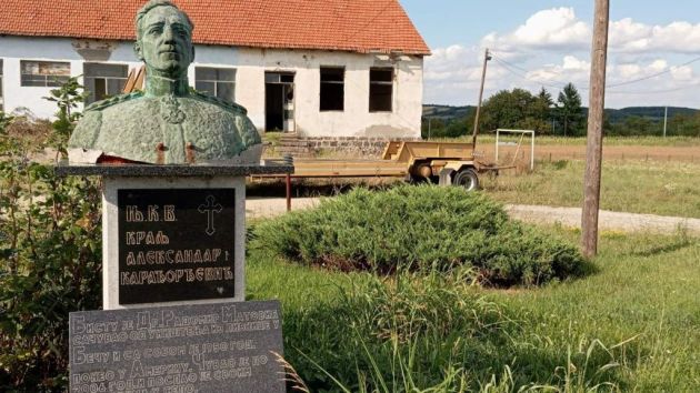 spomenik kralju Aleksandru Bečevica Knić